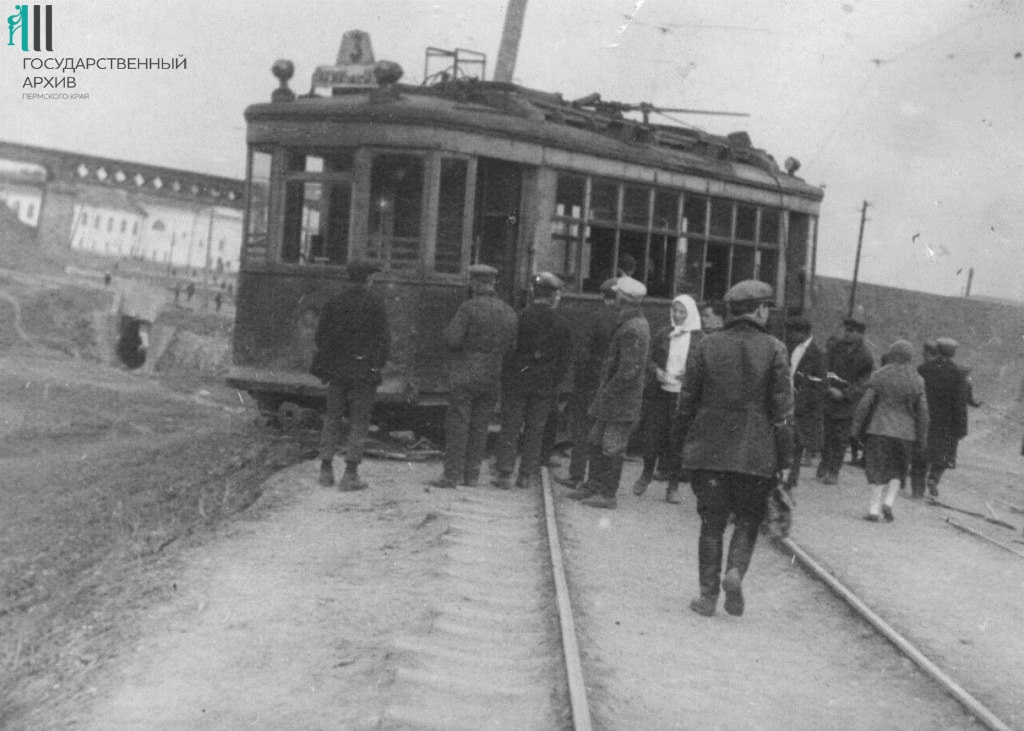 ФФ.16п.Оп.16п.Д.333. Трамвай перед мостом 1935 Пермь..jpg