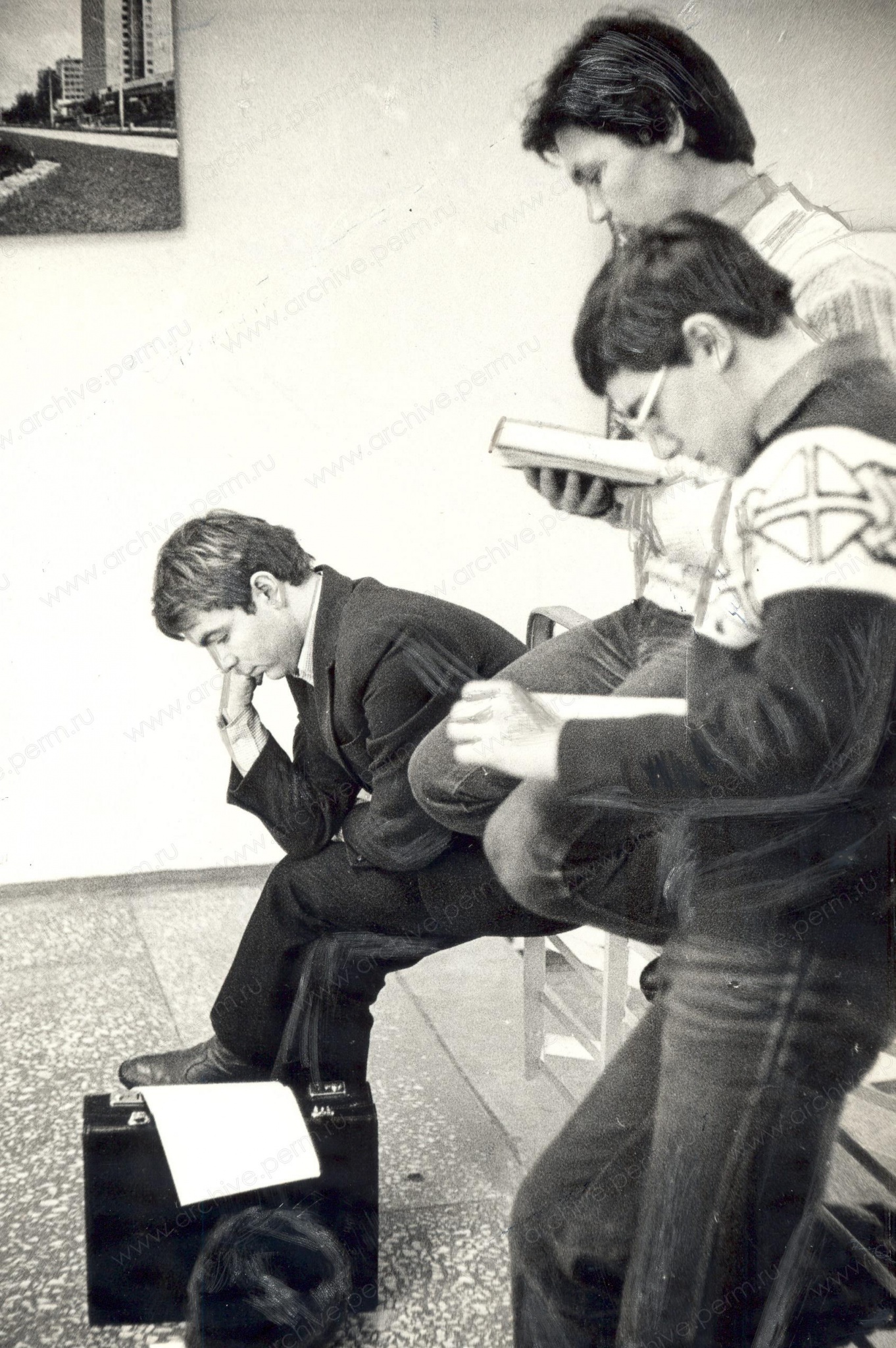 ФФ.Оп.6п.Д.0741. Студенты ППИ перед экзаменом во время сессии. 1983. Пермь.jpg