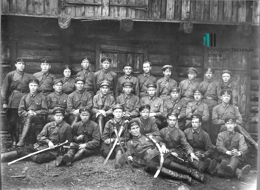 ФФ.Оп.61п.Д.09982.Группа солдат Красной Армии,Пермь,1920-30е.jpg
