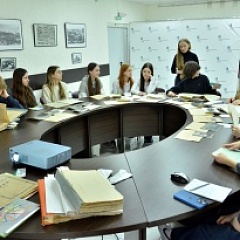 Участники проекта «Мотовилиха. Код памяти: 290 лет индустриальной истории» в краевом архиве