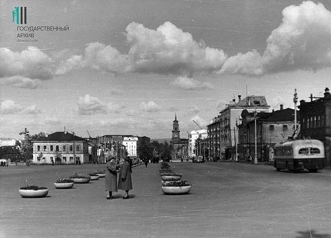 Октябрьская площадь (до 1964 года Сенная площадь)