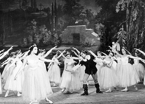 Сцена из балета Пермского театра оперы и балета «Жизель»