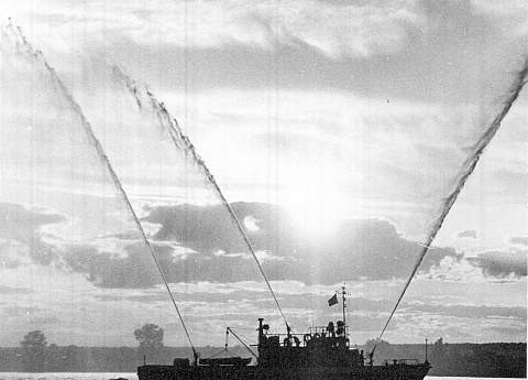 Пожарное судно на празднике Военно-морского флота, г. Пермь