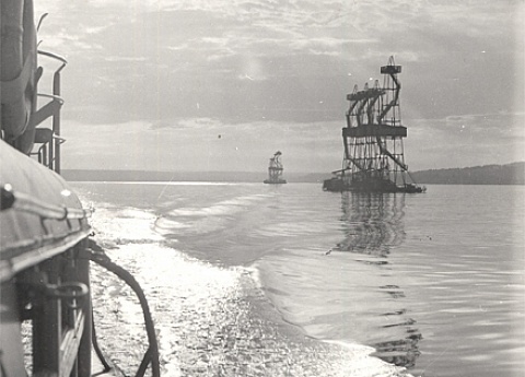 Нефтяные вышки в Камском море